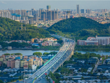 假期首日深中通道现出行高峰 明日迎返程高峰交警部门提醒错峰出行