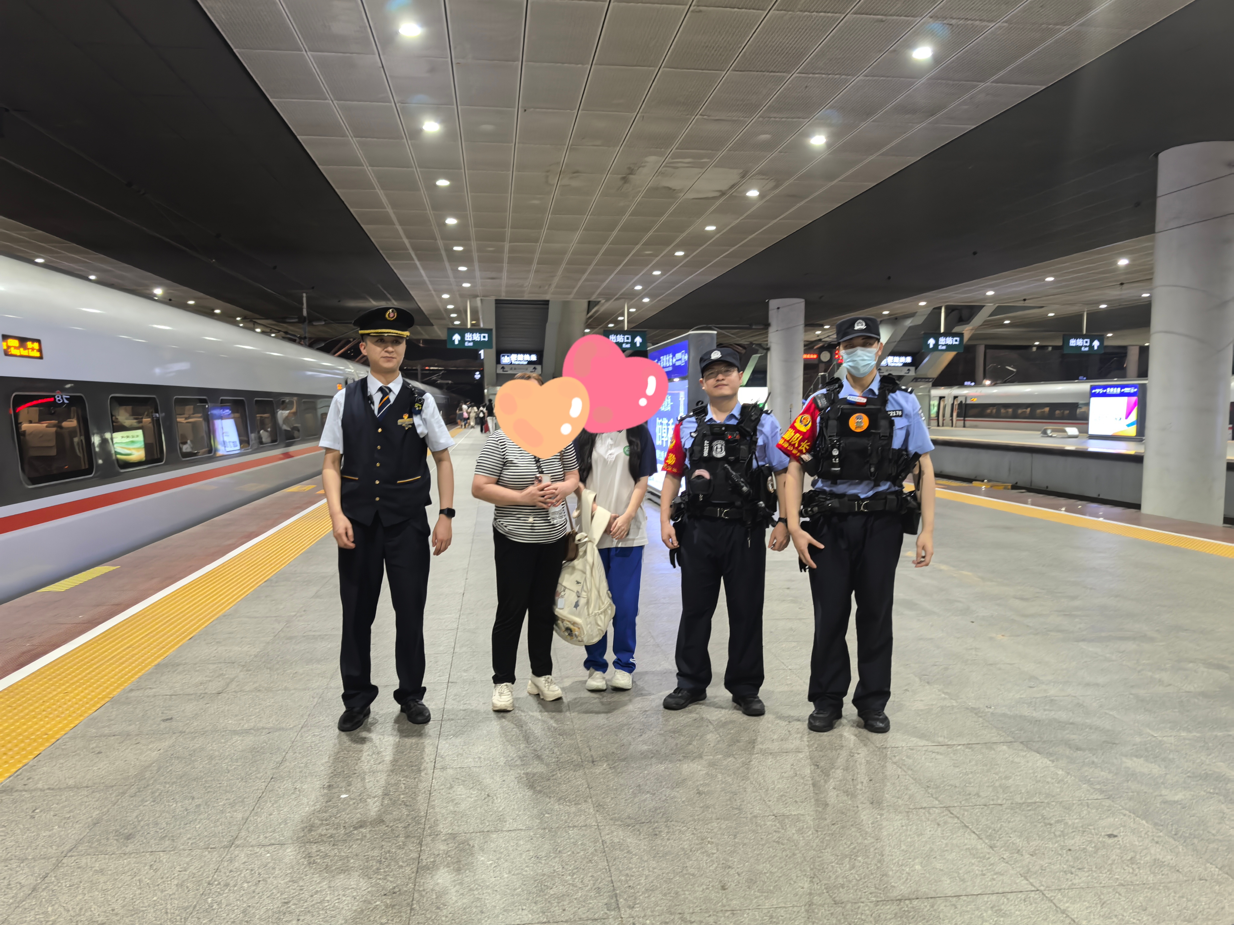 少女乘车坐过站铁警接力寻回引关注,提醒:乘跨境列车坐过站请及时向车站工作人员或民警求助