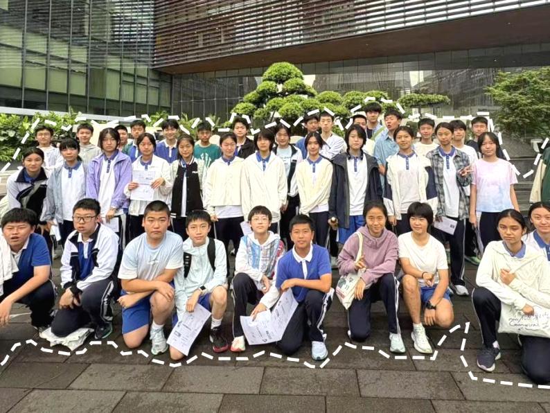 校社携手向未来！高新中学学子走进腾讯总部探AI