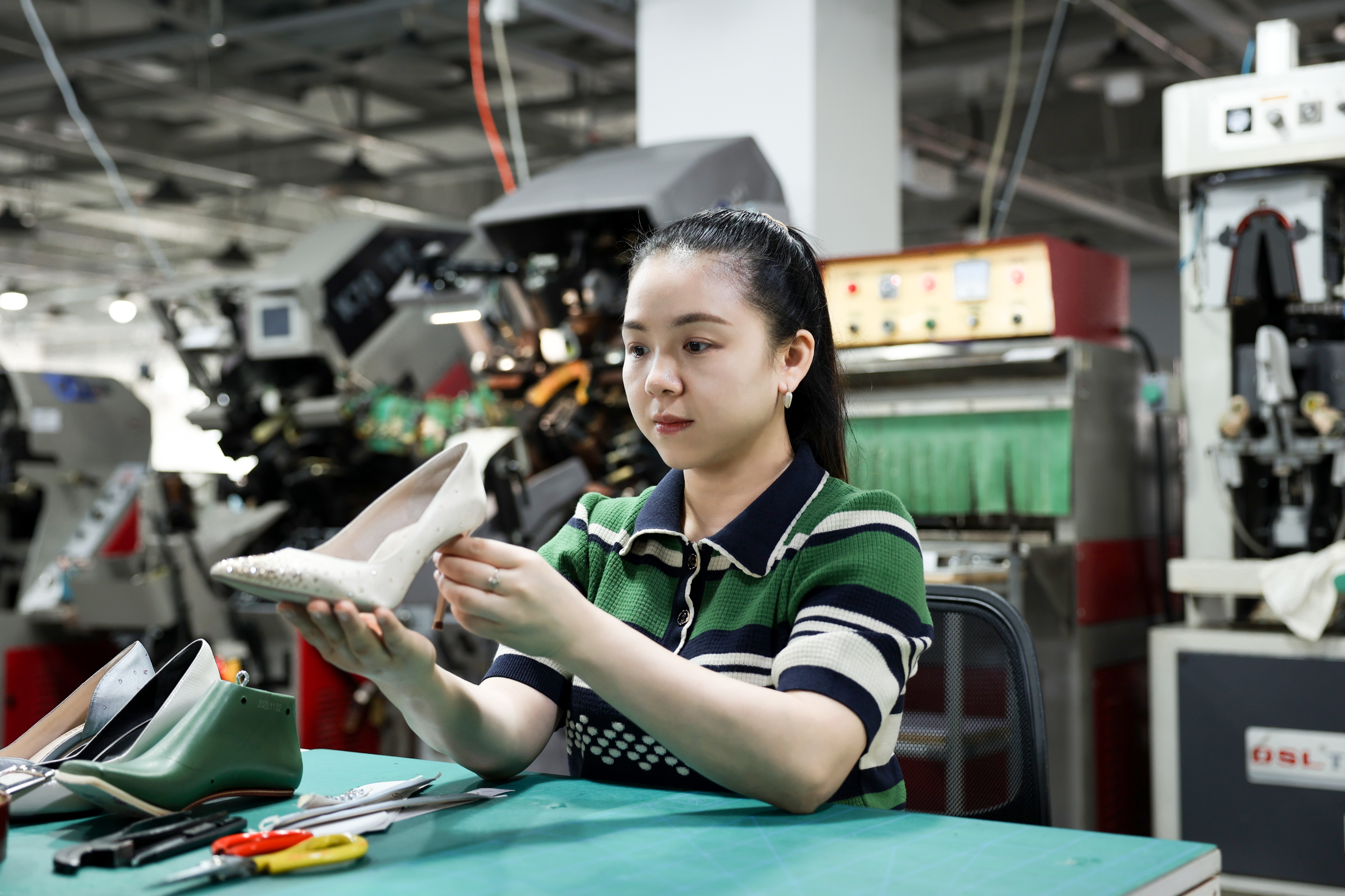 （已发见报稿，图片已补充）市总工会五一劳动节整版特刊）全力奋斗 至臻匠心 满格幸福 ——2025年劳动模范群像