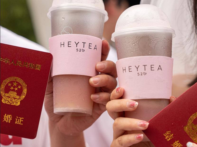喜茶联合5地民政局为领证新人送喜，一年超20万杯“囍”茶登上婚礼餐桌