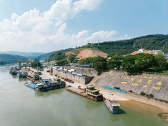 云南关累港口岸通过国家验收后首批水果通关入境