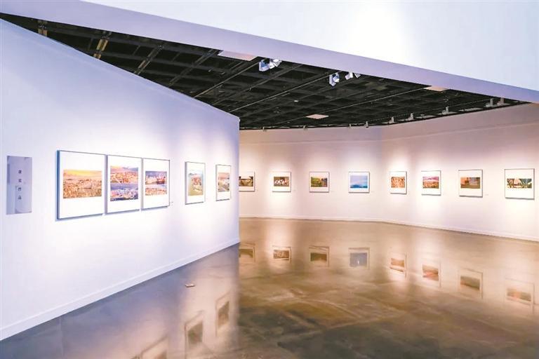 深圳摄影作品年度展，新桥燕罗巡展持续至月底
