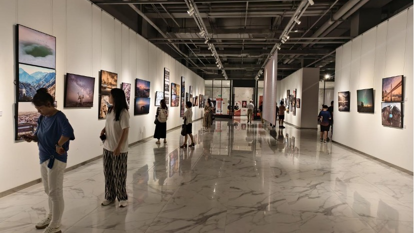 定格人文温度！宝安区美术馆五月上新纪实摄影展