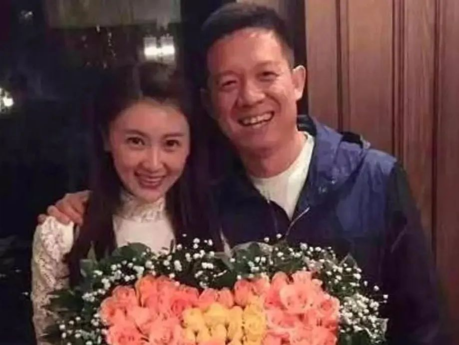 甘薇宣布与贾跃亭离婚，否认资产转移 