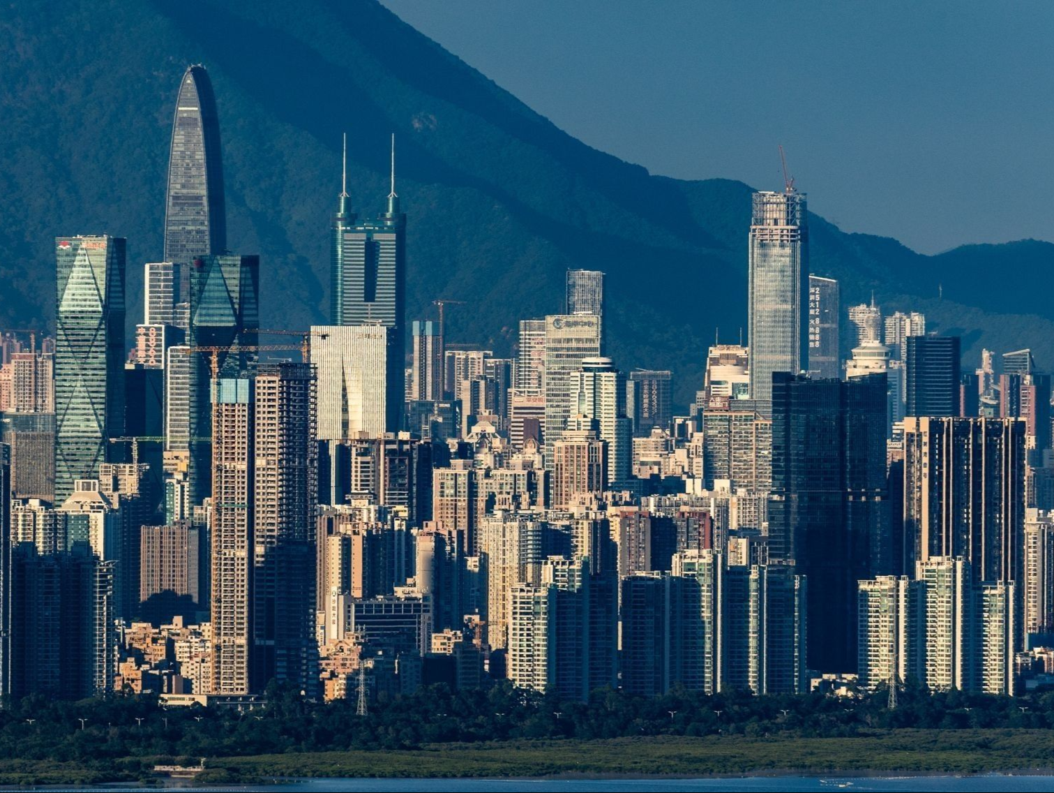劳动者的荣光在奋斗中闪耀