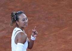 （体育）（4）网球——WTA1000罗马站：郑钦文晋级16强