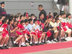 香港青少年在金紫荆广场举行五四升旗礼