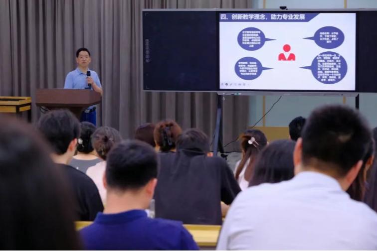 AI时代论文怎么写？资深专家为南外教师带来“密码”