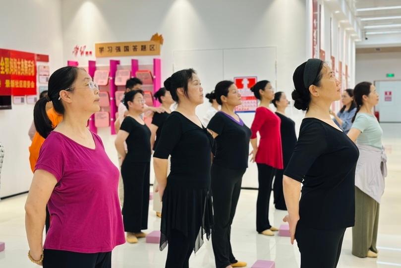 助力女性自我成长，龙华街道景新社区举办古典舞活动