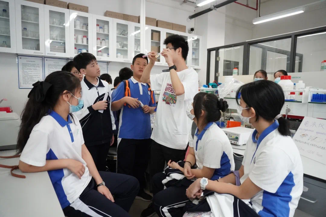 （图片已替换见报已发）高原之上见群峰——深大附中以高质量办学实践赋能学子卓越成长