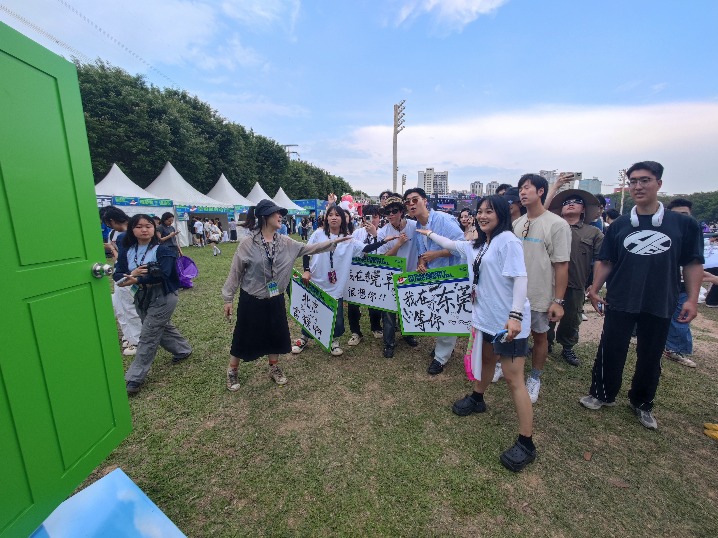 破次元壁了！京莞两地超级草莓音乐节实现跨城联动