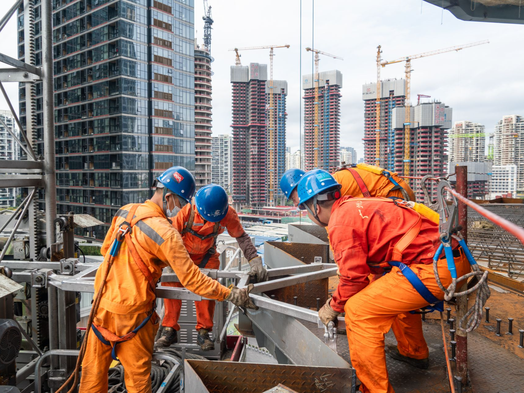建设者坚守岗位过“五一”！深圳重点项目不停工，优质高效推进工程建设