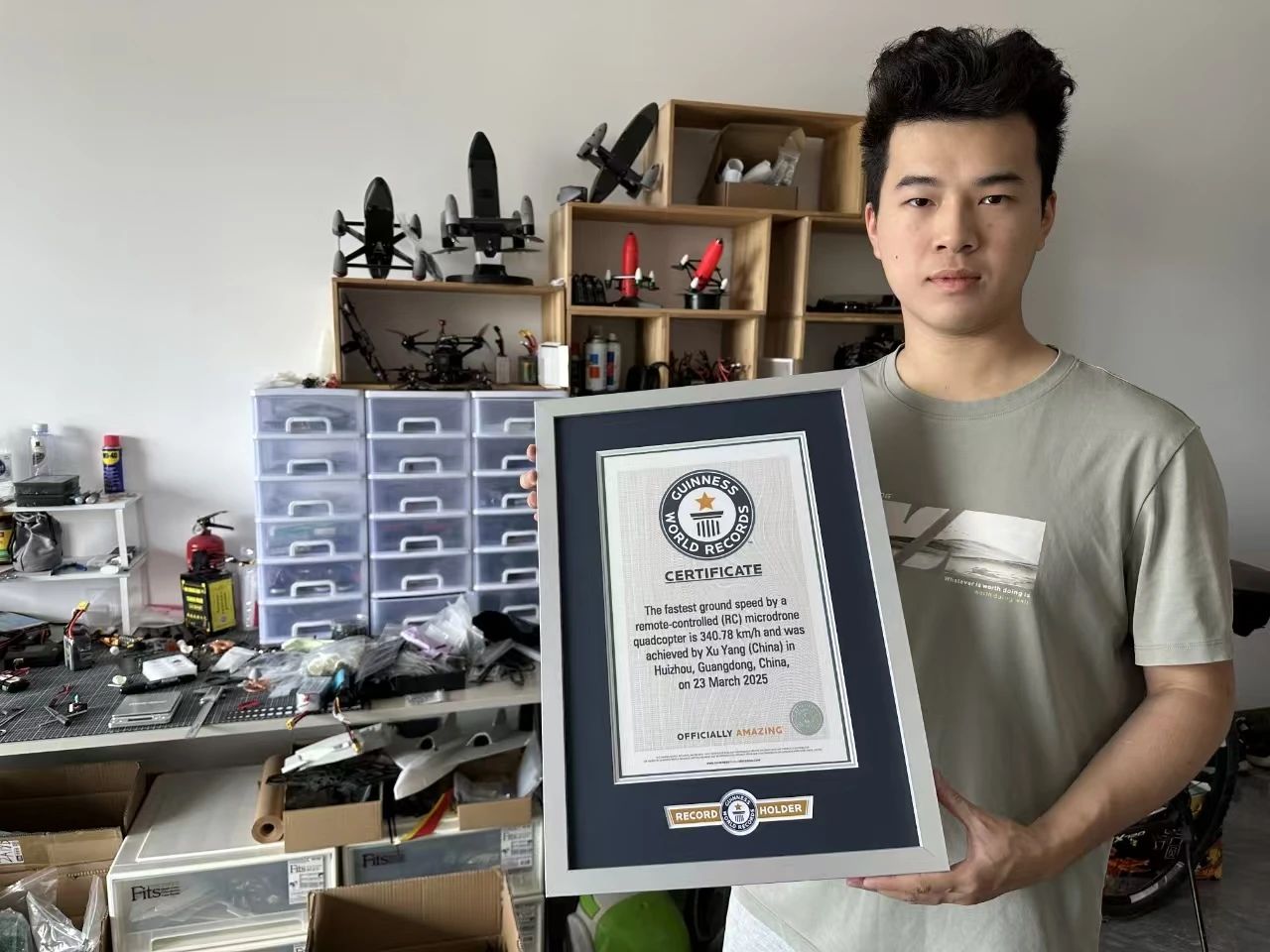 刷新极限！港中大（深圳）学生微型四轴飞行器“Prowess”打破吉尼斯世界纪录