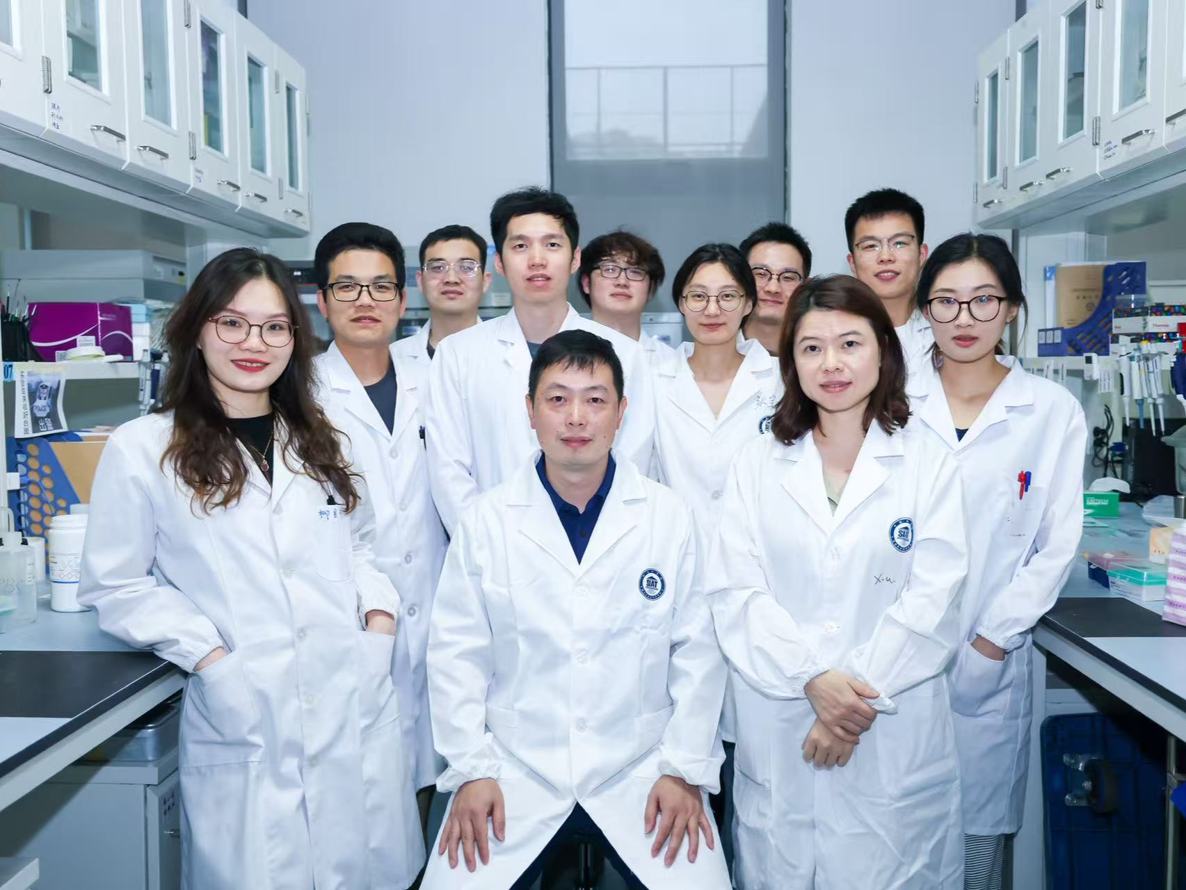 “胜利体验”有助于戒毒？深圳科学家揭示大脑中调控成瘾的“油门-刹车”