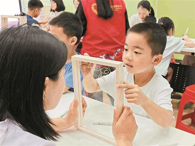 君子布社区开展母亲节主题手工活动