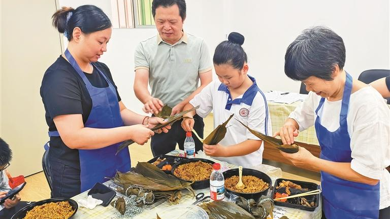 上芬社区：粽香温暖“城市美容师”