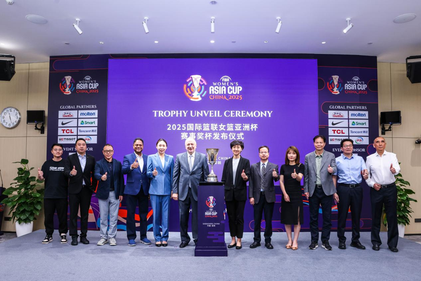 2025女篮亚洲杯奖杯惊艳亮相深圳