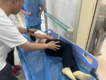 男童意外骨折遇晚高峰，龙岗交警开道护送解危机
