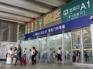 5月4日深圳铁路迎“五一”假期返程客流高峰
