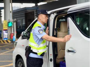 皇岗边检站民警陈浩然：以青春热血护航湾区平安