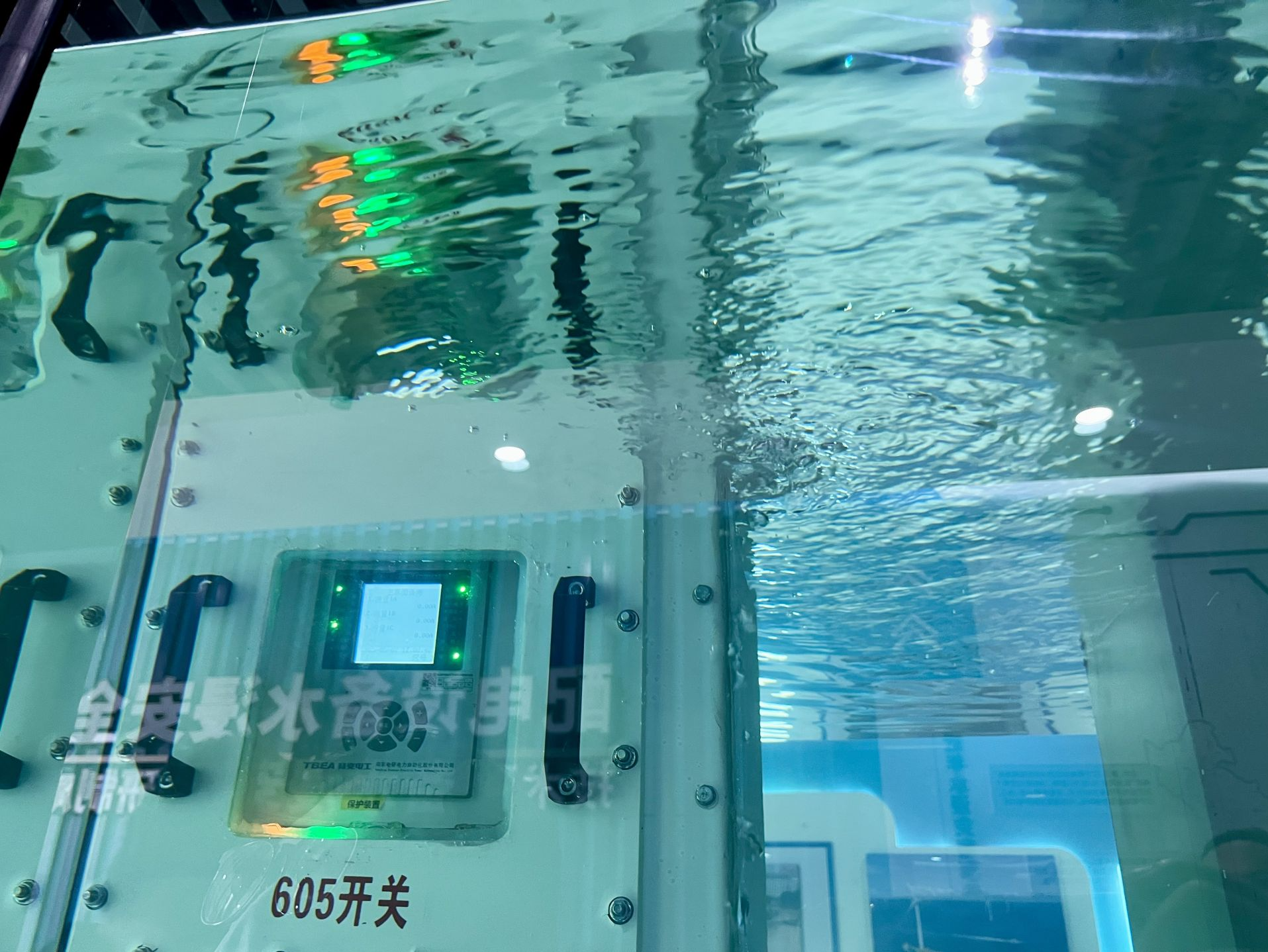 水下3米带电运行48小时！深圳研发防汛“神器”，浸水不浸电