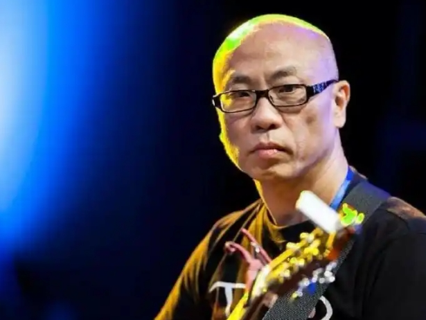 没抢救过来，《单身情歌》制作人去世！因打羽毛球心脏骤停，医生提醒→