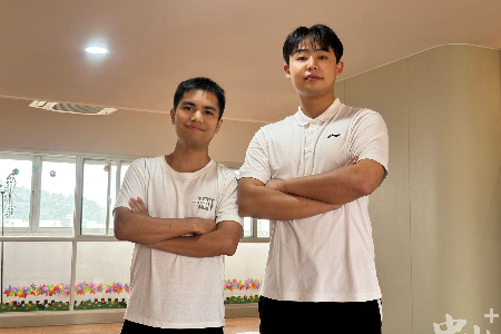 中山养老院里来了00后男护理员，老人们悄悄与他们分享零食