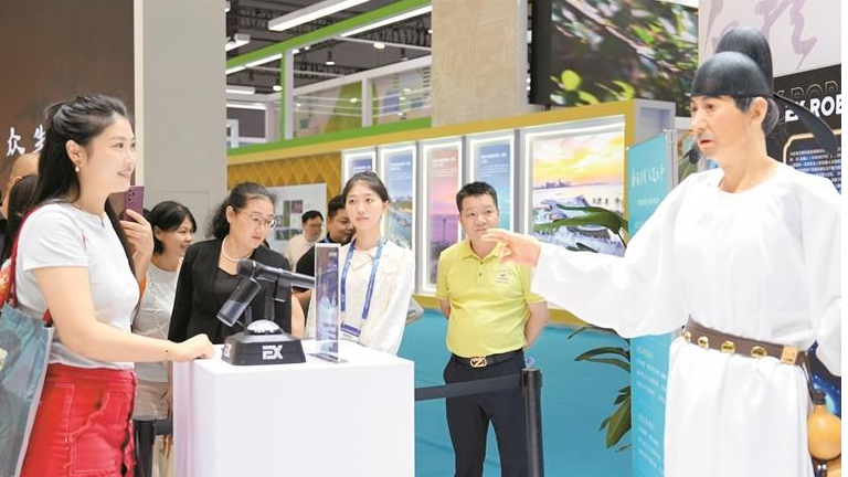 与“李白”对话、和机器人下棋……这届文博会AI含量很高！