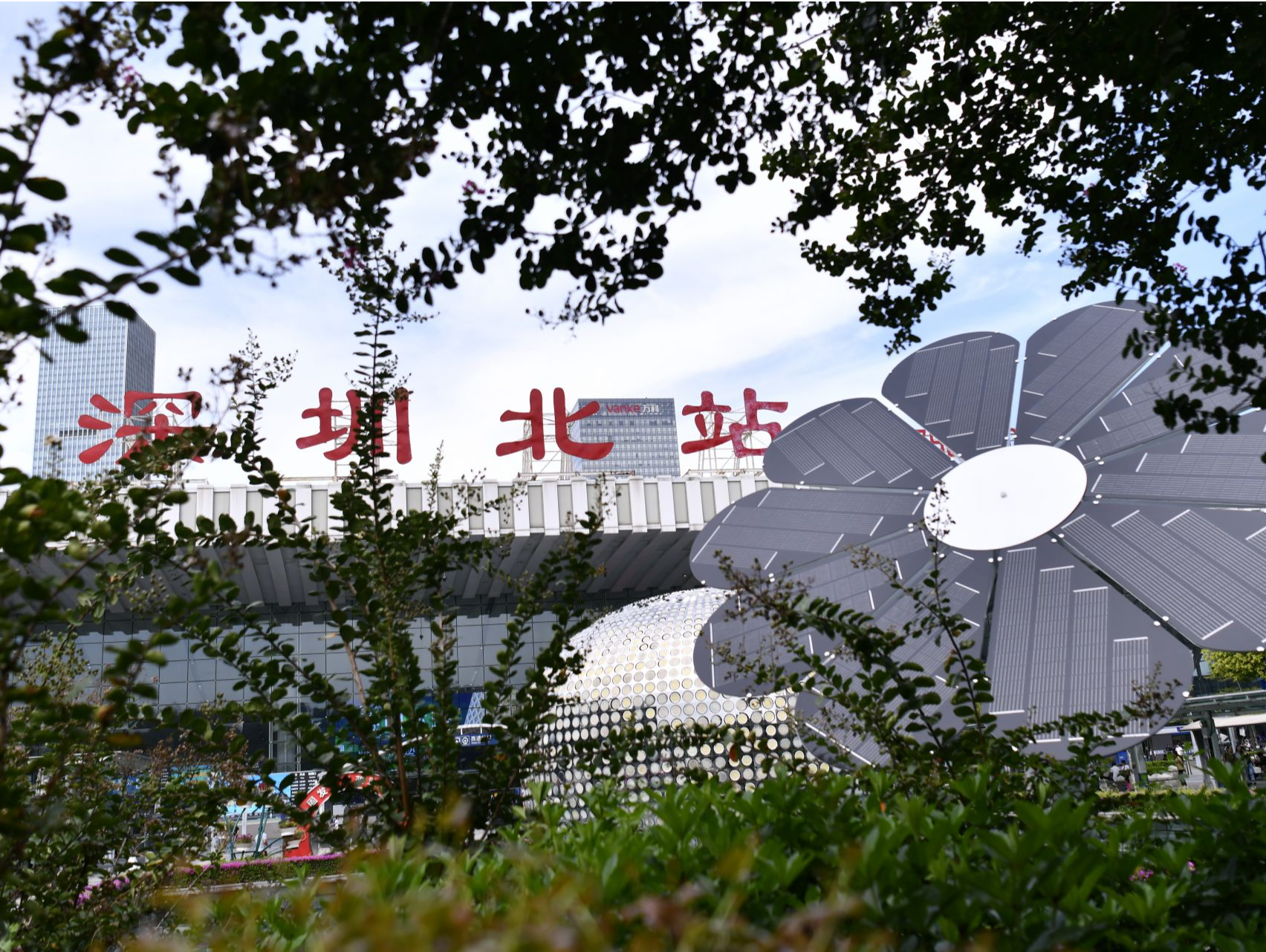 深圳北站启用高铁换乘地铁临时免安检通道