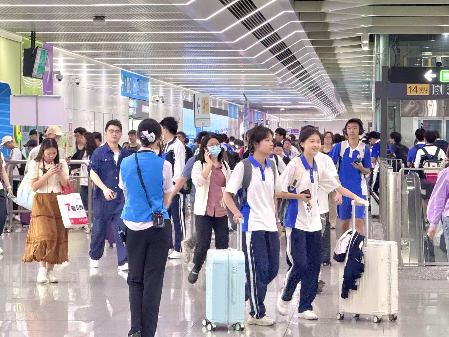 五一假期深圳人气旺！地铁客流连续两日破千万！