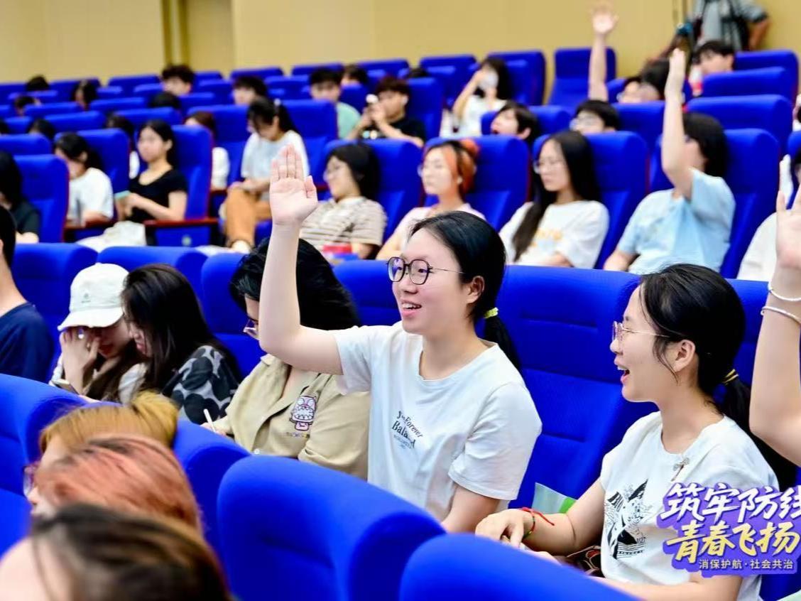 打卡沉浸式反诈课堂 深职大学子解锁金融安全新姿势