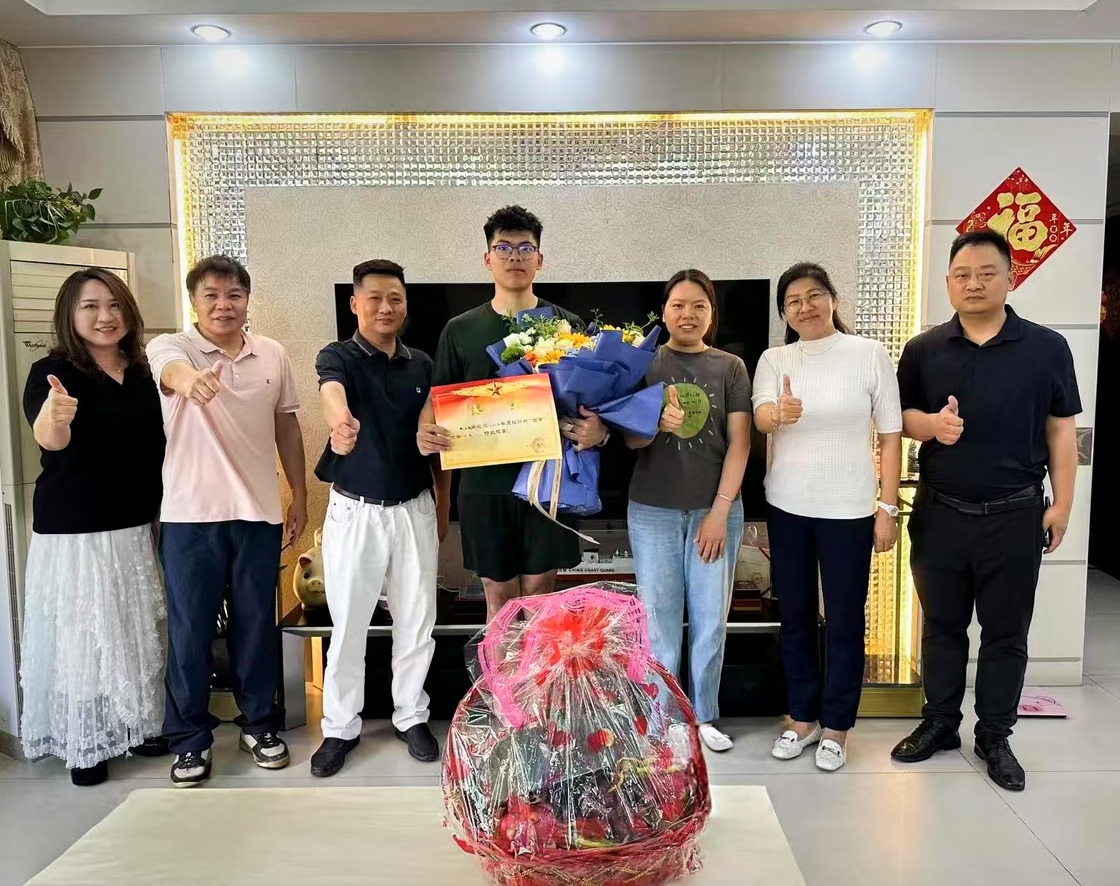 小小喜报承载大大荣光！燕罗街道为退役军人家庭送荣誉