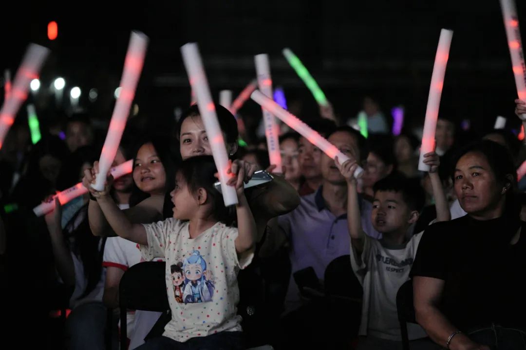 万人大合唱！深技大打造的“五一”音乐节有多燃？
















