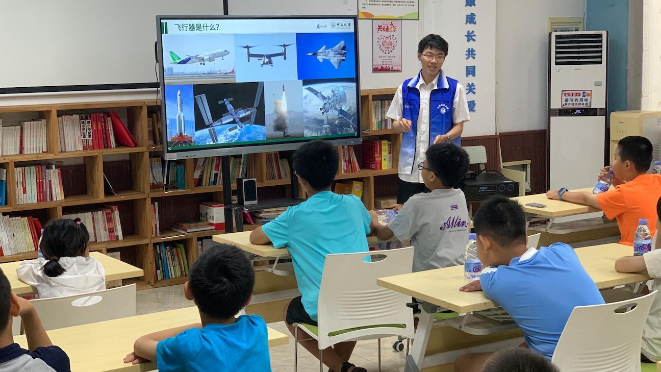 公明总工会带领职工子女解锁科学新玩法