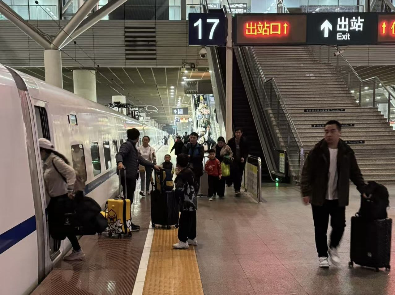 此前显示售罄的火车票“五一”前大量放出来？12306客服回应→