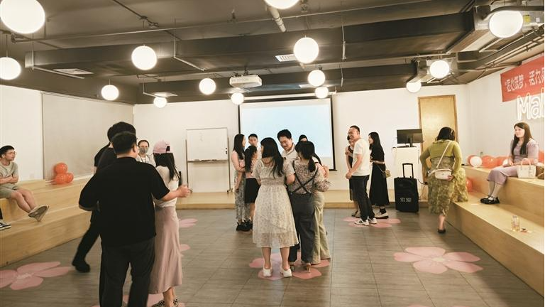 凤凰总工会62名青年职工邂逅浪漫