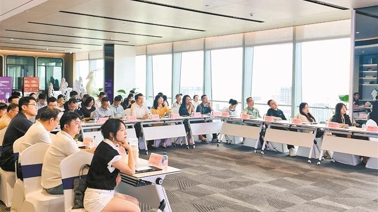 龙华不断向优企发出同心发展“邀请函”