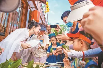 传统现代相映趣 节日鹏城欢乐多 各大景区丰富多样的活动为市民带来幸福亲子时光