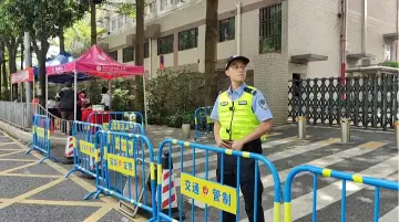 师弟师妹，加油！“00后”民警回母校“护考”