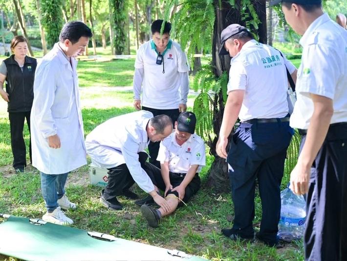 警惕“蛇出没”，深圳城管开展防蛇及蛇咬伤应急处置培训