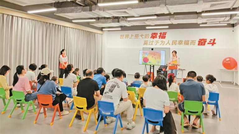 凤凰英荟城志愿服务队：年均400余场活动点亮社区居民生活