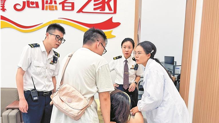 深圳北站上演“暖心救援” 多方合力为昏迷旅客开辟生命救援“快速路”