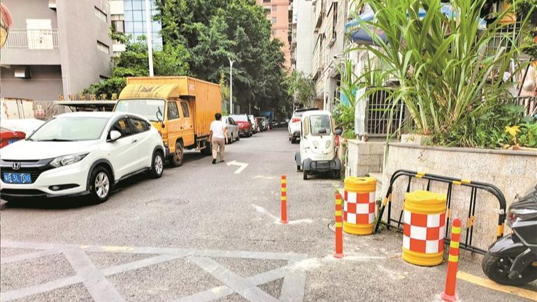 光明社区多措并举解决车辆违停占道问题