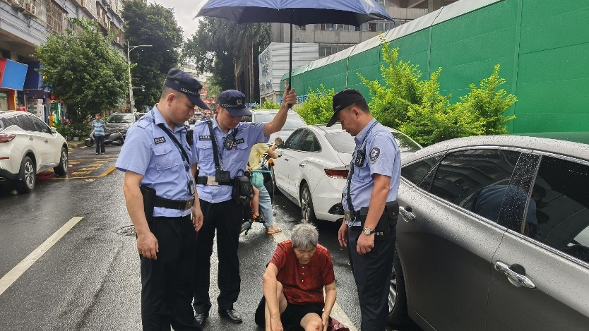 新安街道：加强台风防御巡查，为辖区居民保驾护航