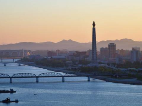 韩国军方称朝鲜自平壤向西北方向发射10余枚火箭炮