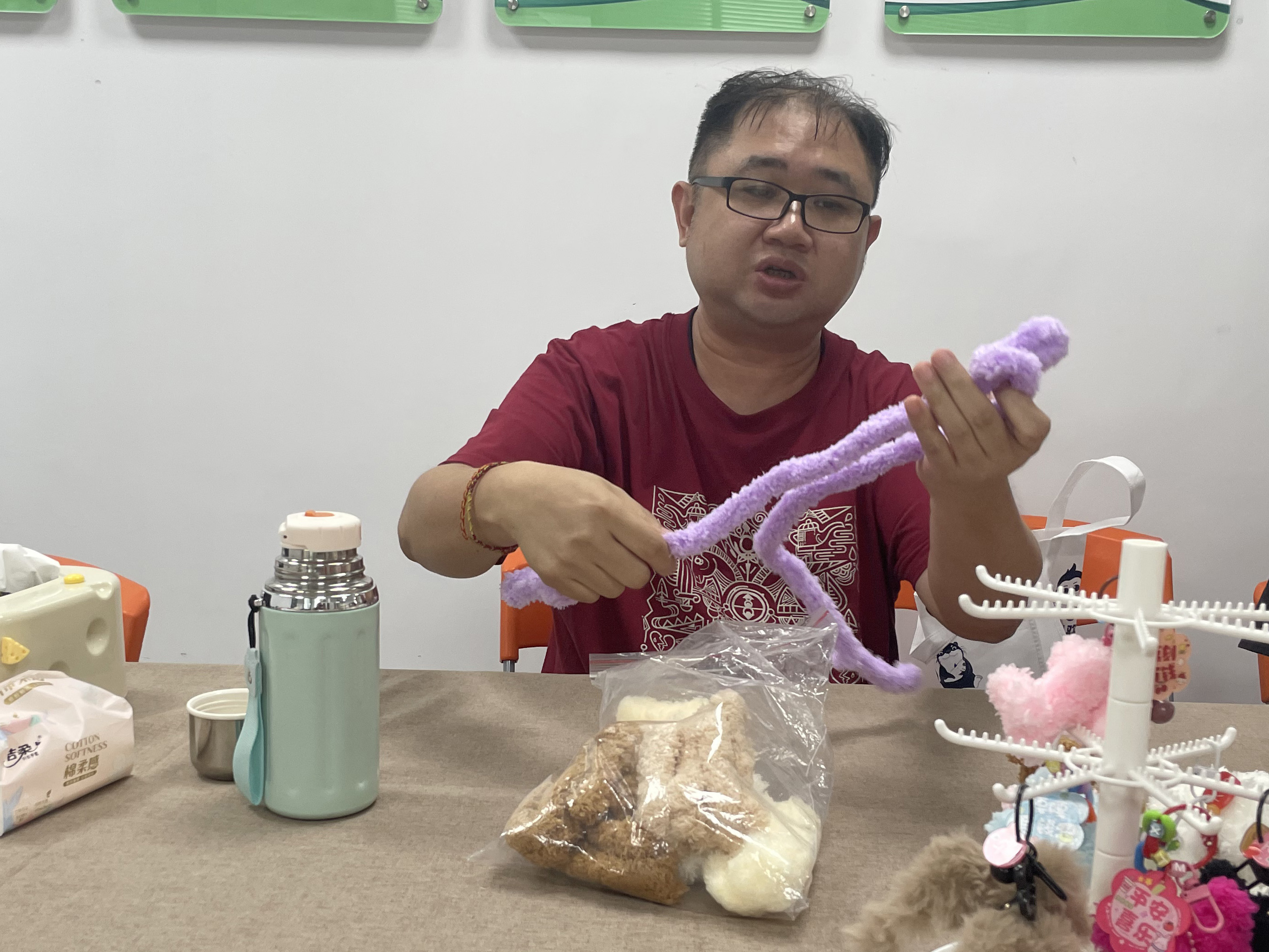 从受助到助人,两位残友讲述变身手工能人、培训讲师的故事