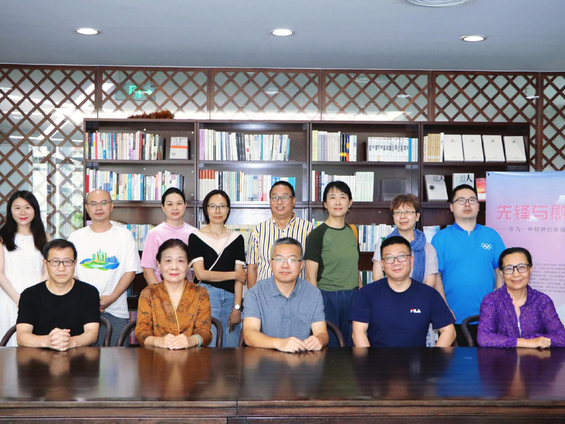 赵目珍走进深圳书房，阐述“作为一种精神的新城市诗歌”