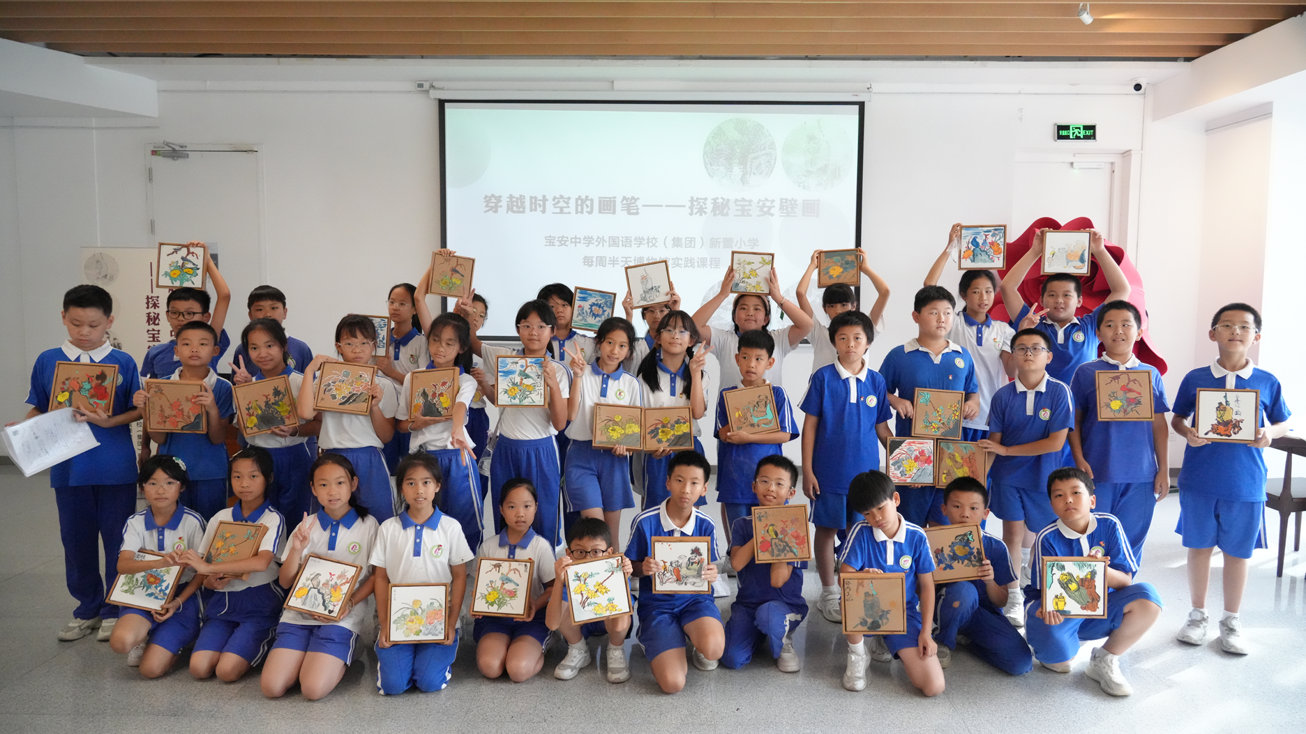 穿越时空的课堂：新蕾小学师生沉浸式体验壁画艺术魅力