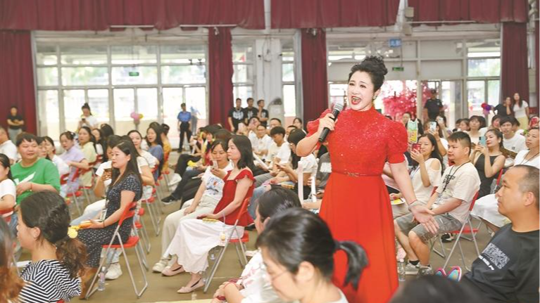 福城街道一场演唱会燃爆企业职工热情